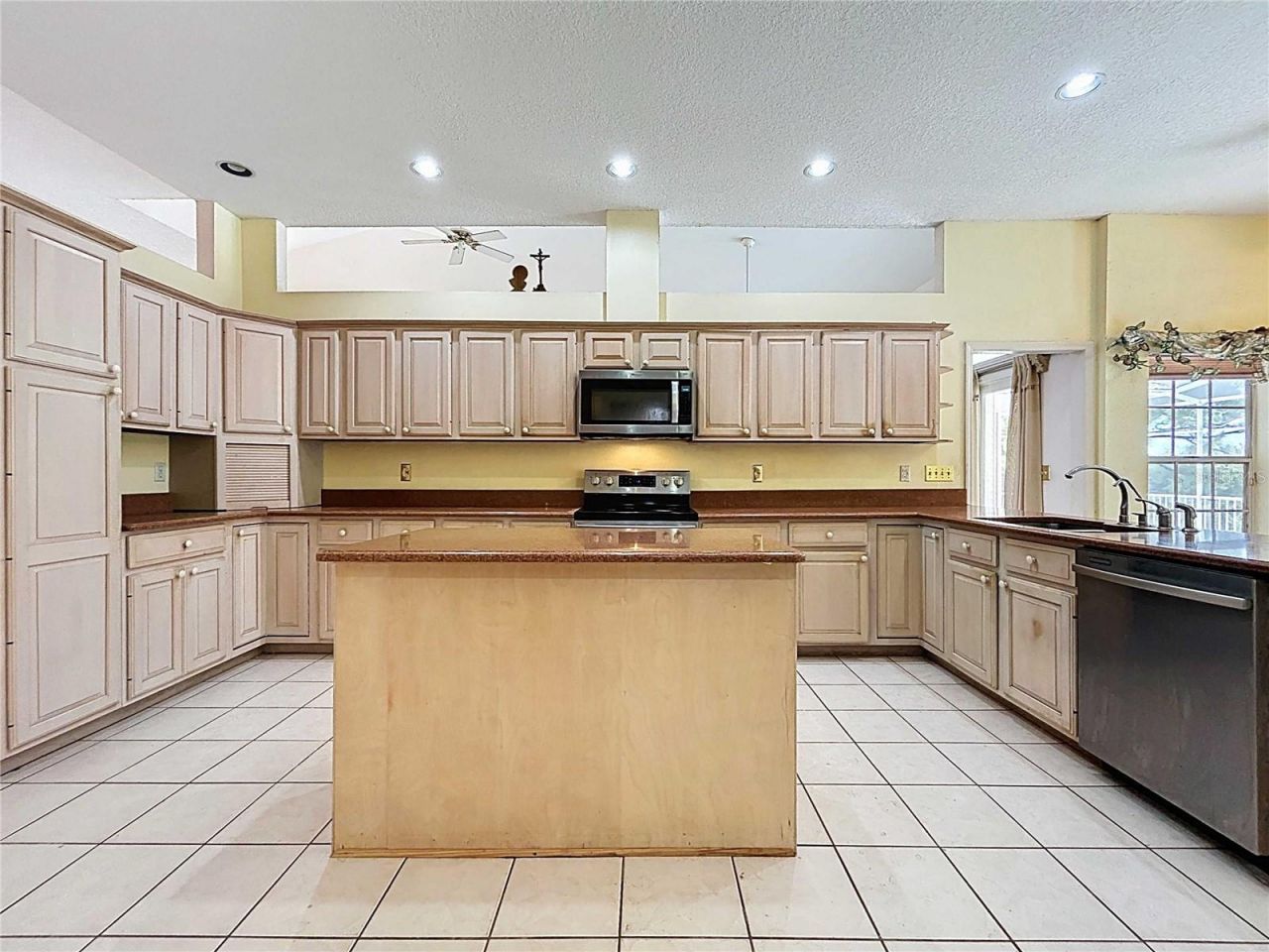 7116 Pebble Beach Lane, Seminole, FL 33777 Photo