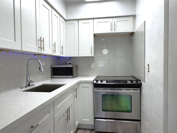 2901 Polk St, Unit 14, Hollywood, FL 33020