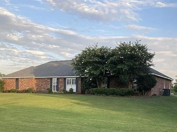 1649 S Woodland Forrest Dr Drive S, Lake Charles, LA 70611