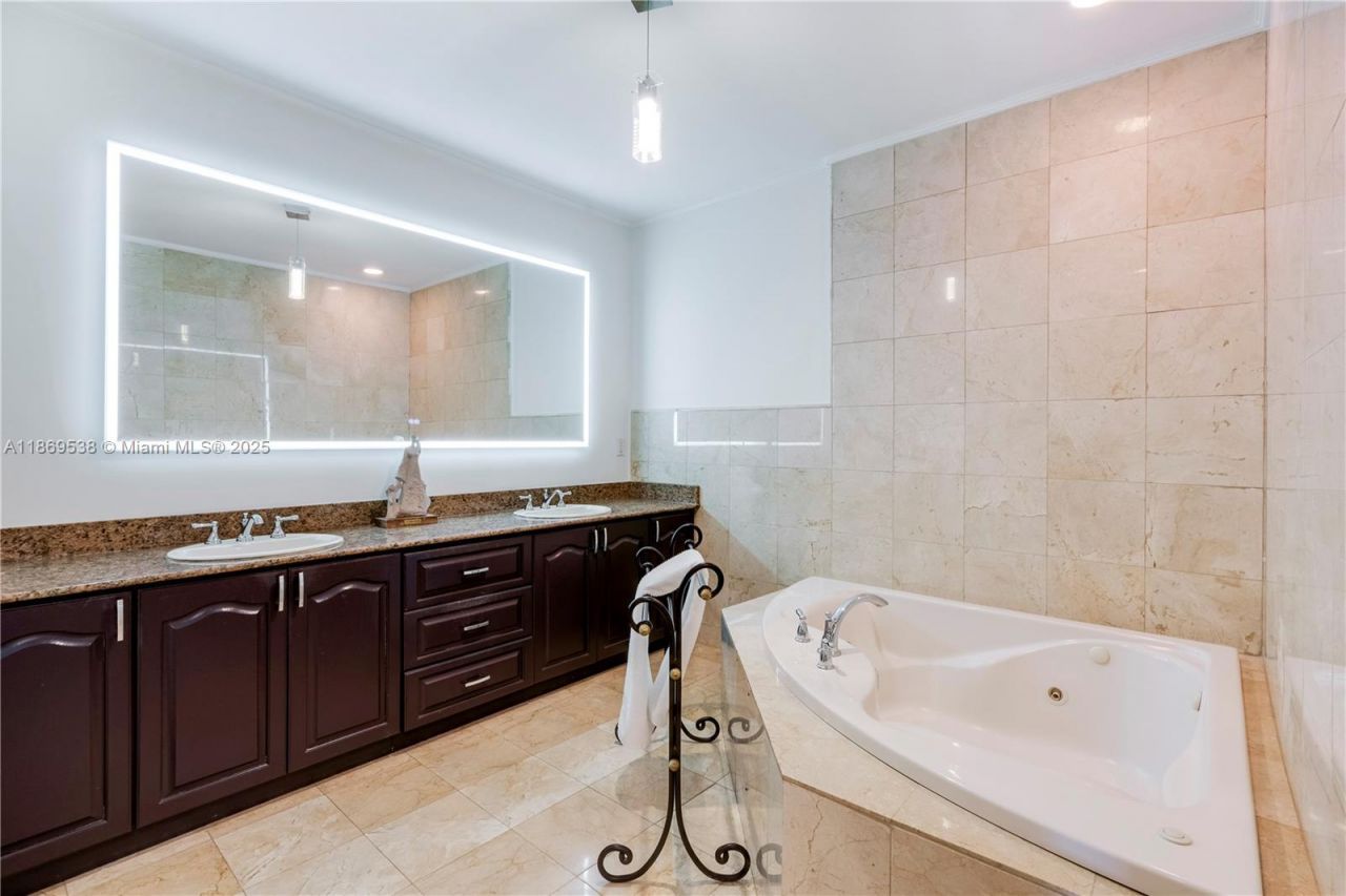 4001 Santa Maria St, Coral Gables, FL 33146 Photo