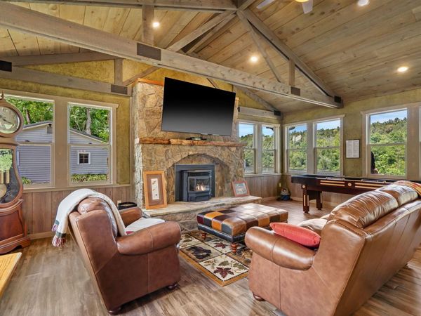 1612 Acacia Club Road, Hollister, MO 65672