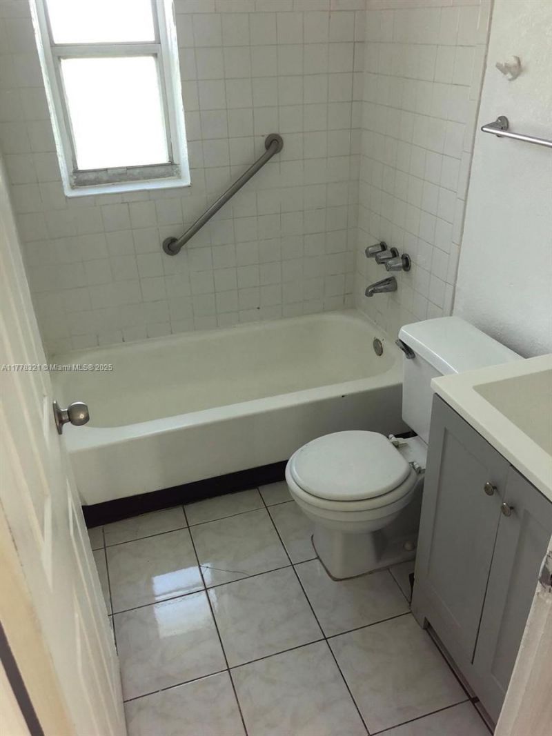 414 NW 15th Way, Fort Lauderdale, FL 33311 Photo