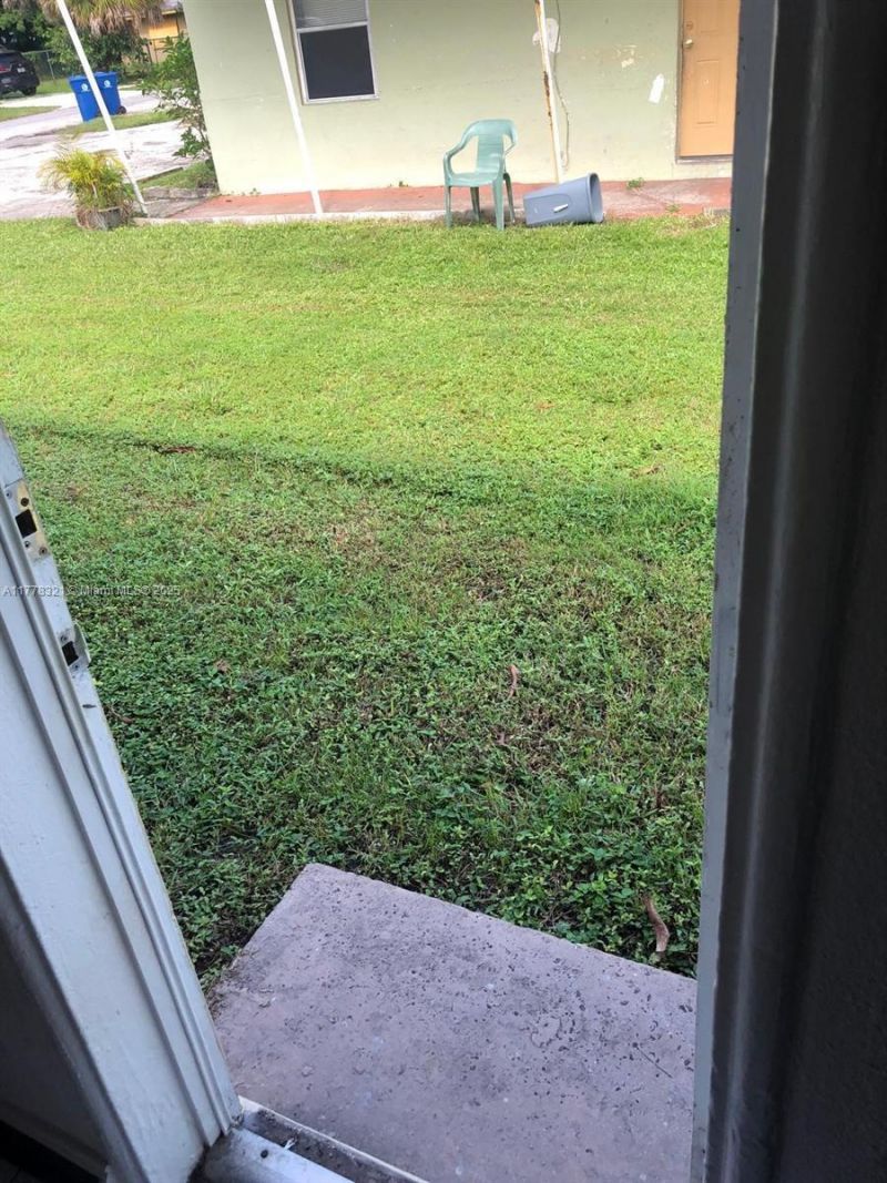 414 NW 15th Way, Fort Lauderdale, FL 33311 Photo