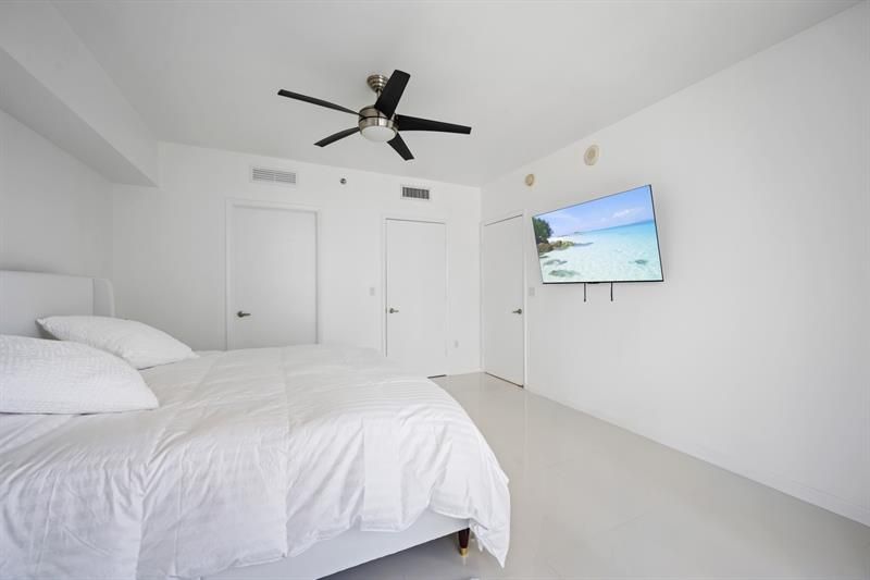 475 Brickell Avenue, Unit 1815, Miami, FL 33131 Photo