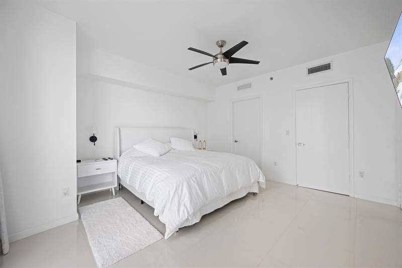475 Brickell Avenue, Unit 1815, Miami, FL 33131 Photo