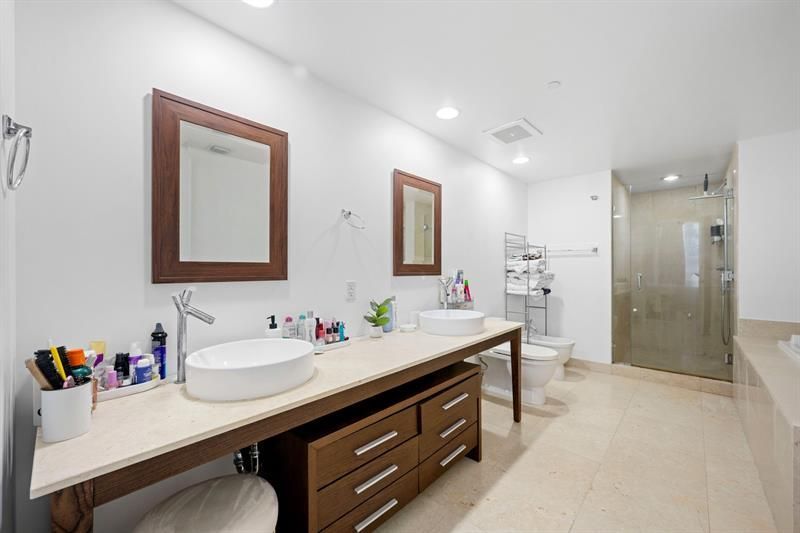 475 Brickell Avenue, Unit 1815, Miami, FL 33131 Photo