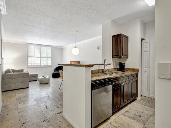 580 S Sapodilla Avenue, Unit 105, West Palm Beach, FL 33401