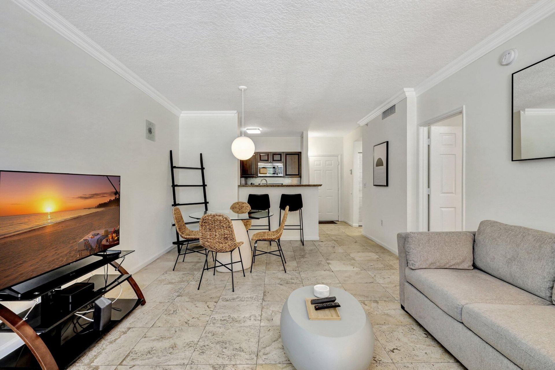 580 S Sapodilla Avenue, Unit 105, West Palm Beach, FL 33401 Photo