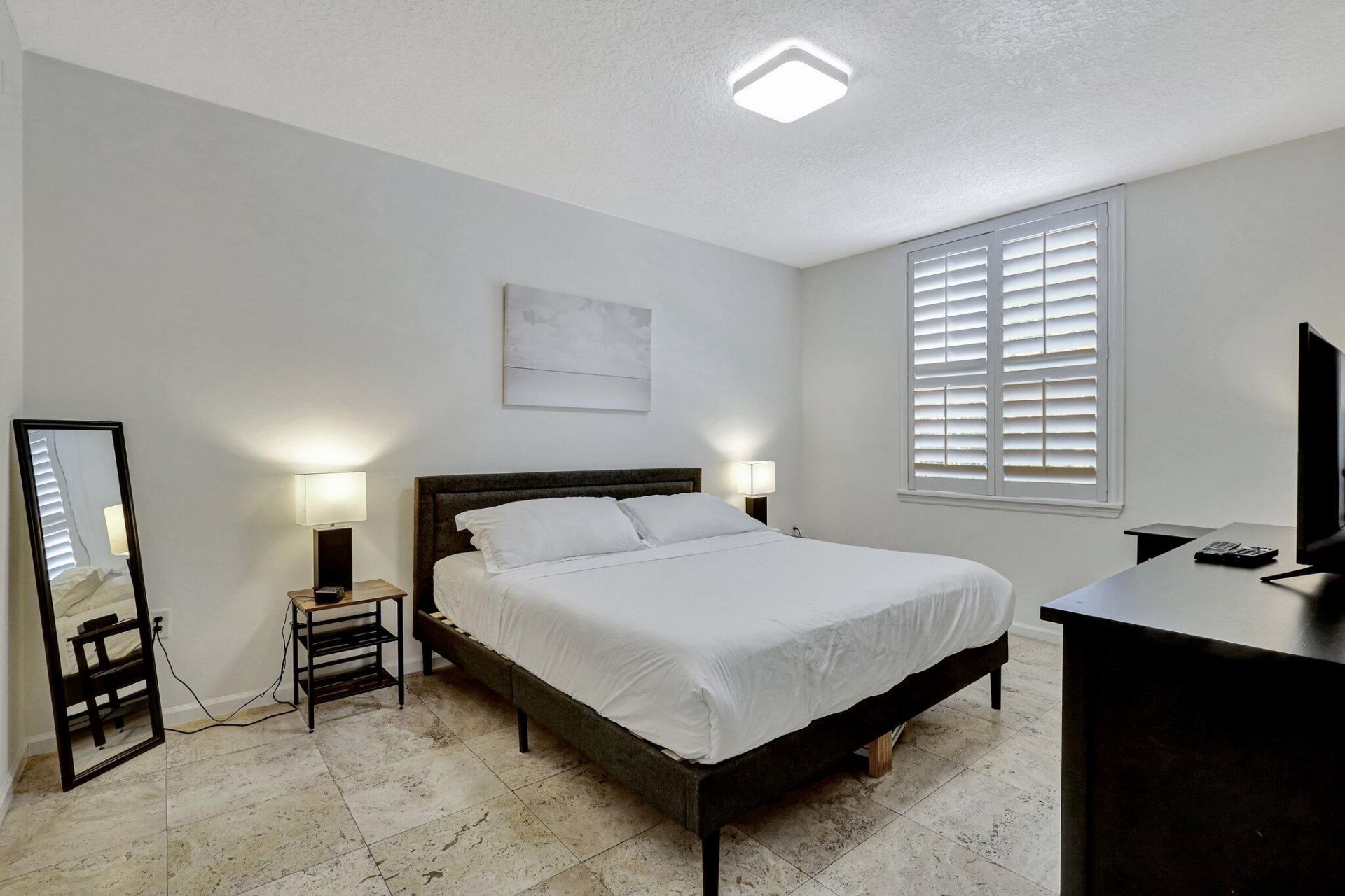 580 S Sapodilla Avenue, Unit 105, West Palm Beach, FL 33401 Photo
