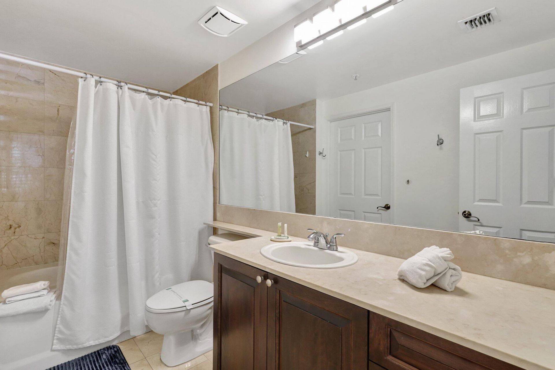 580 S Sapodilla Avenue, Unit 105, West Palm Beach, FL 33401 Photo