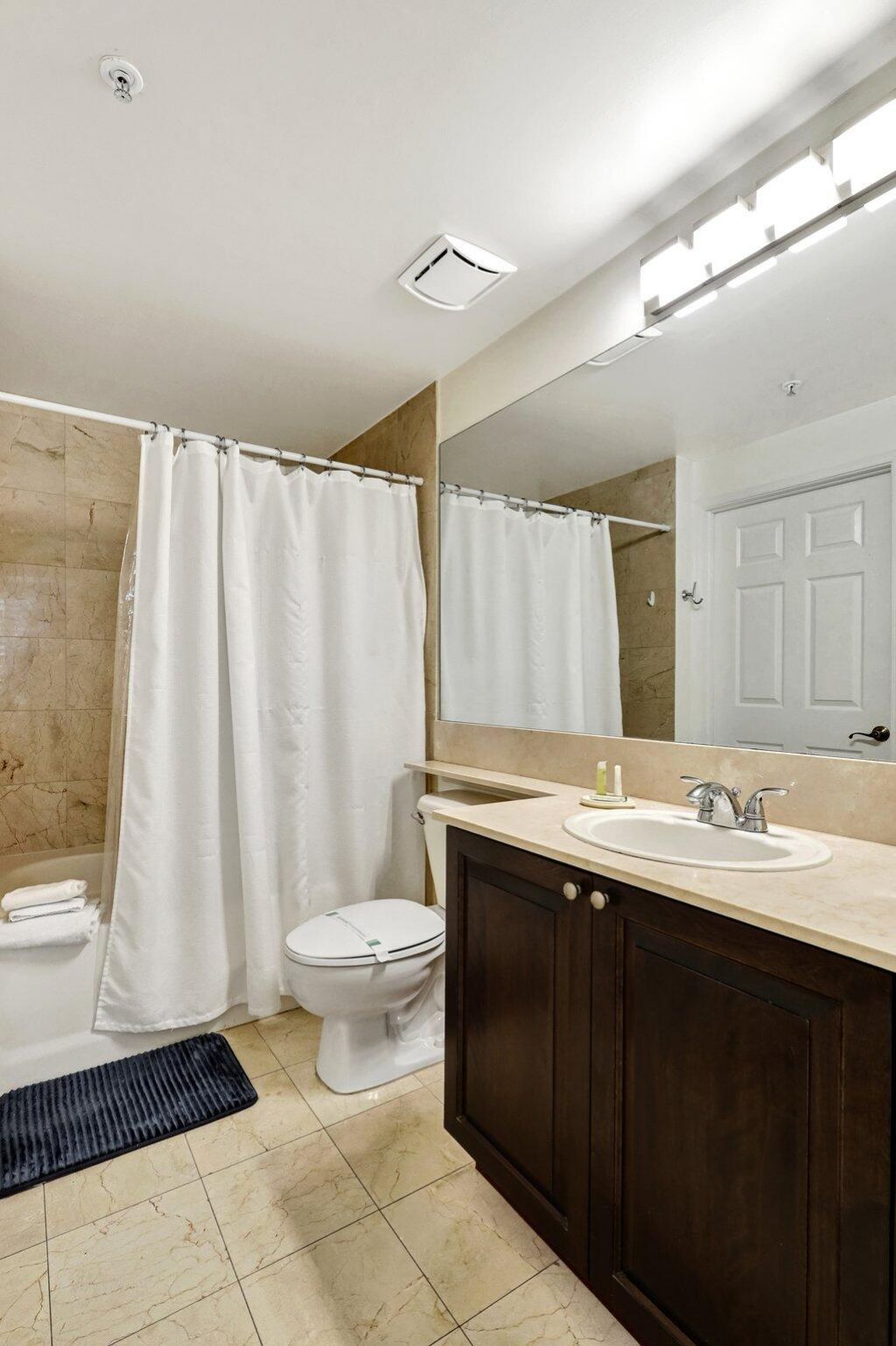 580 S Sapodilla Avenue, Unit 105, West Palm Beach, FL 33401 Photo