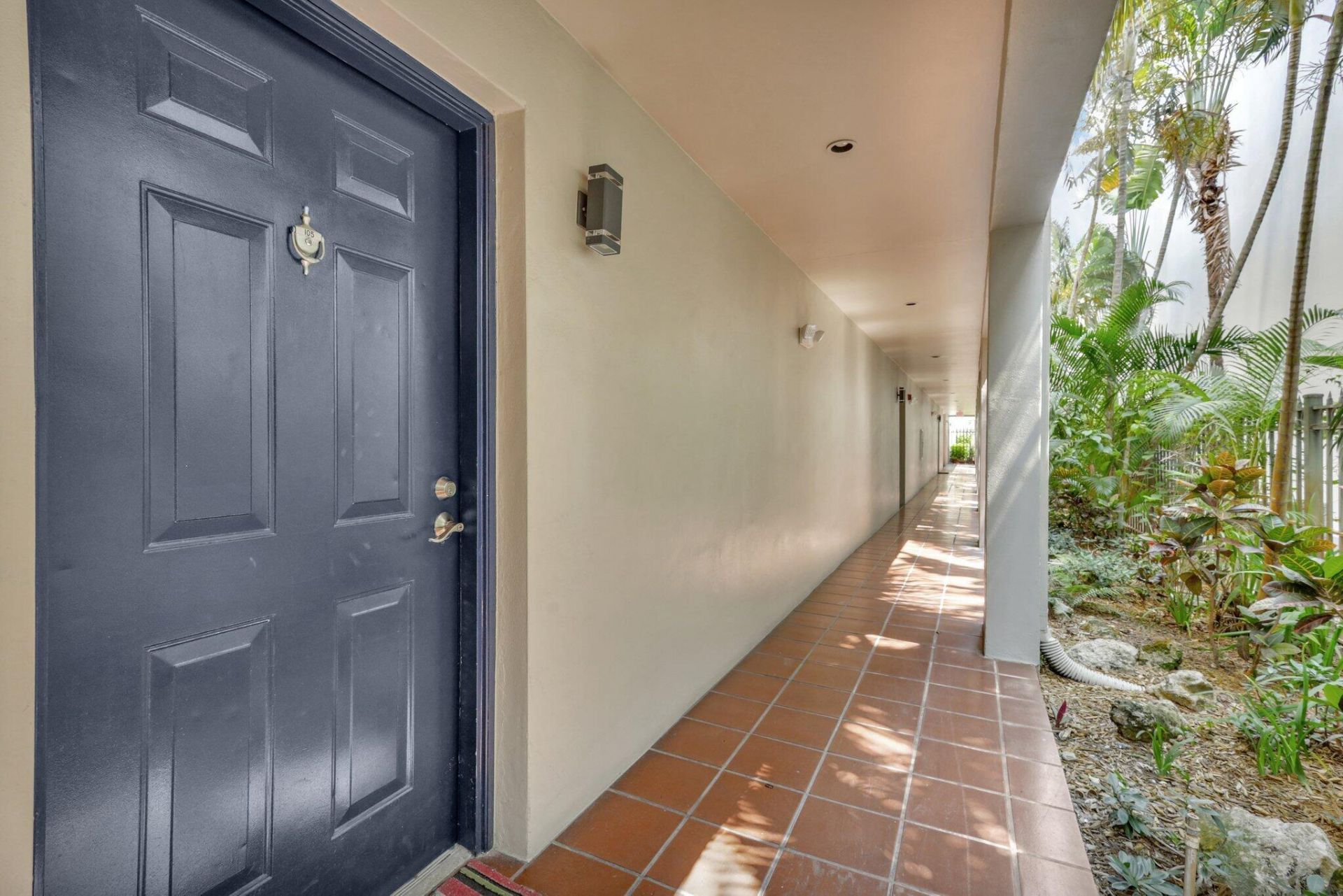 580 S Sapodilla Avenue, Unit 105, West Palm Beach, FL 33401 Photo