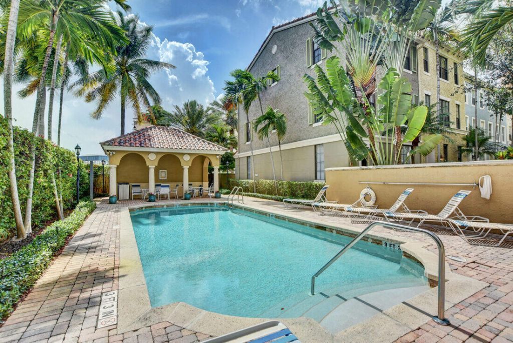 580 S Sapodilla Avenue, Unit 105, West Palm Beach, FL 33401 Photo