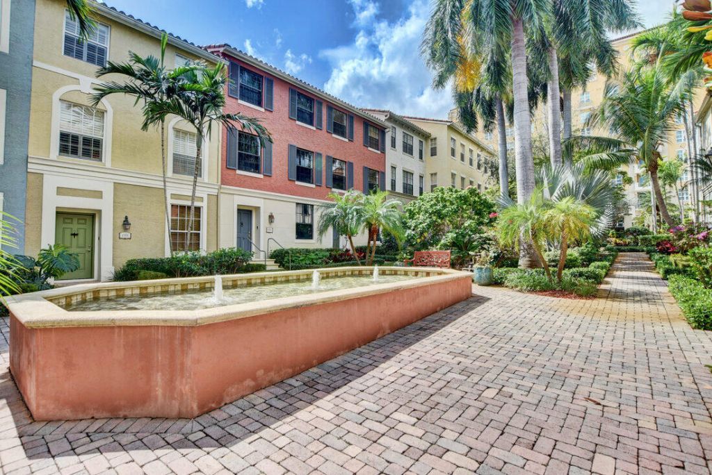 580 S Sapodilla Avenue, Unit 105, West Palm Beach, FL 33401 Photo