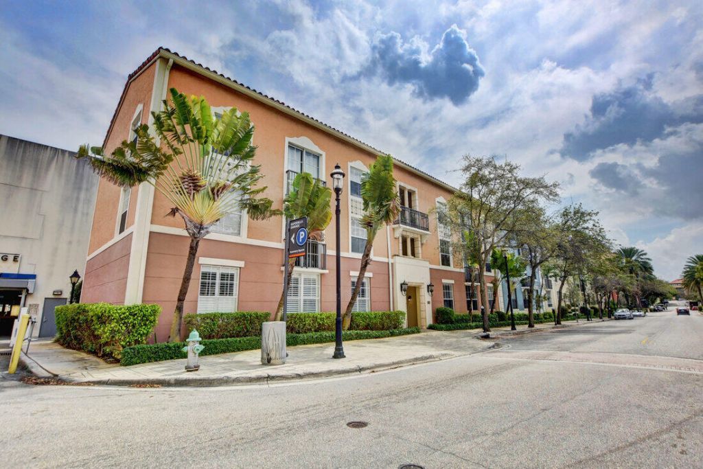 580 S Sapodilla Avenue, Unit 105, West Palm Beach, FL 33401 Photo