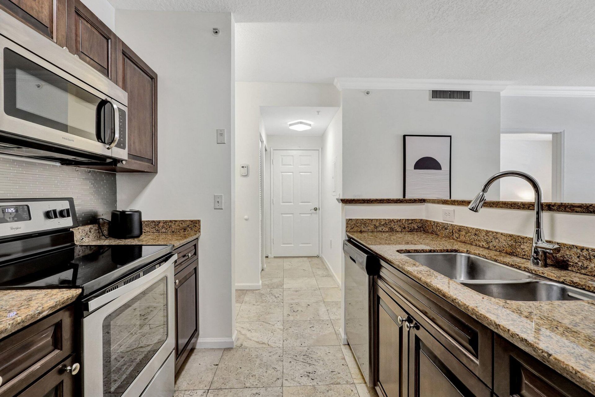 580 S Sapodilla Avenue, Unit 105, West Palm Beach, FL 33401 Photo
