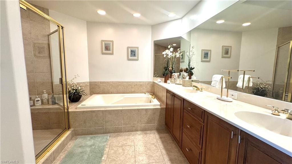 2738 Tiburon Blvd E, Unit B405, Naples, FL 34109 Photo