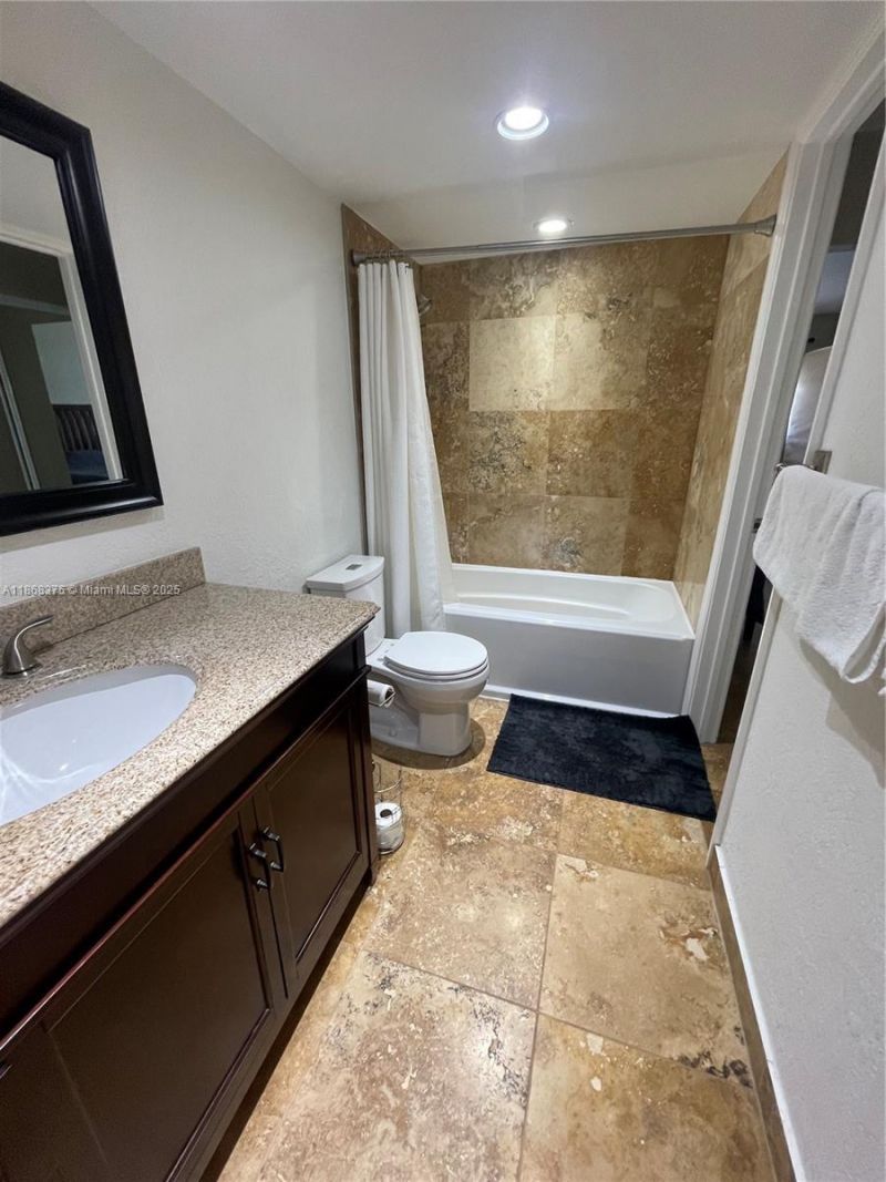 410 SE 2nd St, Unit 422, Hallandale Beach, FL 33009 Photo