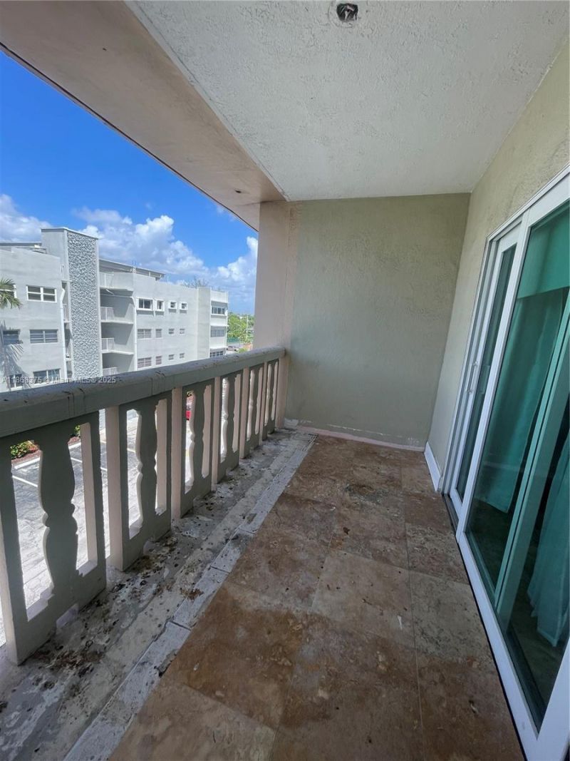 410 SE 2nd St, Unit 422, Hallandale Beach, FL 33009 Photo