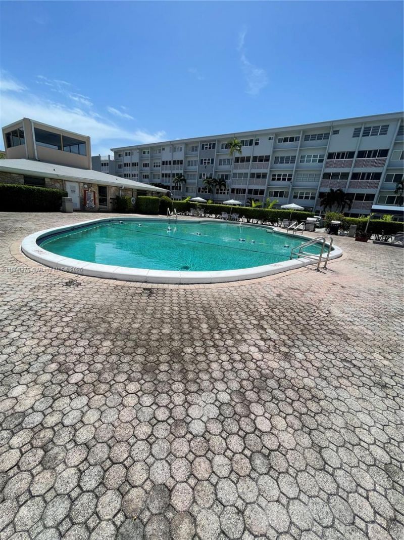 410 SE 2nd St, Unit 422, Hallandale Beach, FL 33009 Photo