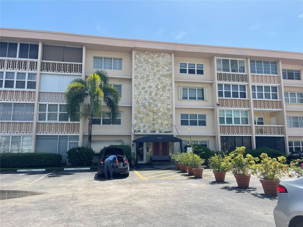 410 SE 2nd St, Unit 422, Hallandale Beach, FL 33009 Photo