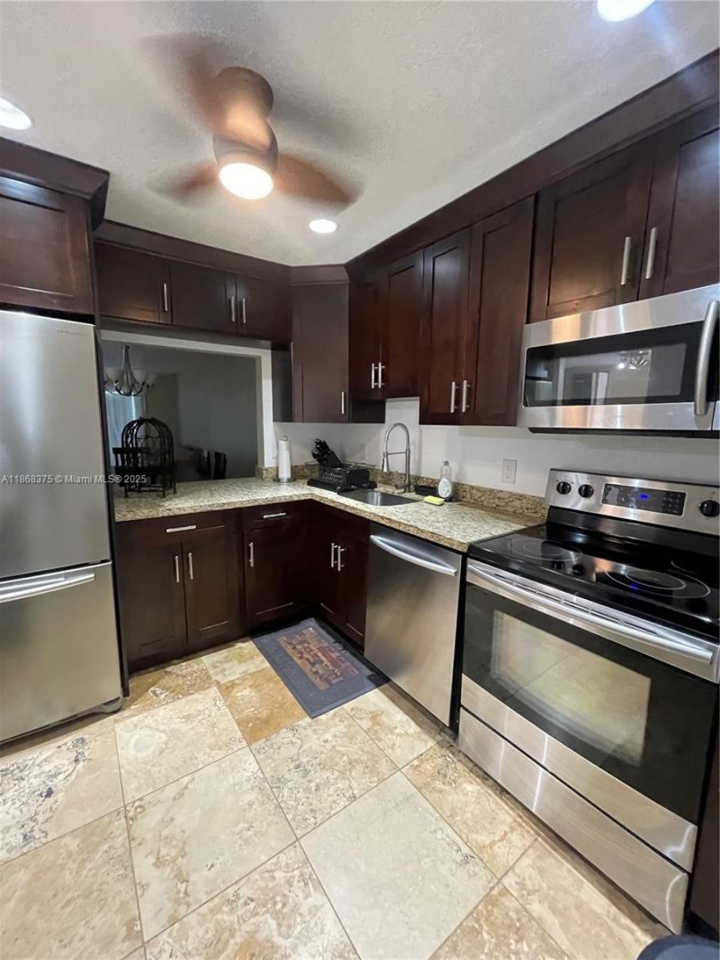 410 SE 2nd St, Unit 422, Hallandale Beach, FL 33009 Photo