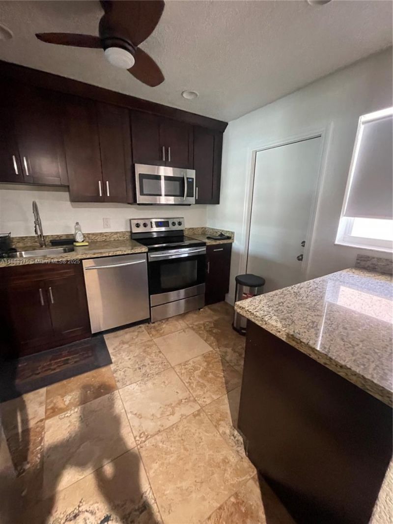 410 SE 2nd St, Unit 422, Hallandale Beach, FL 33009 Photo