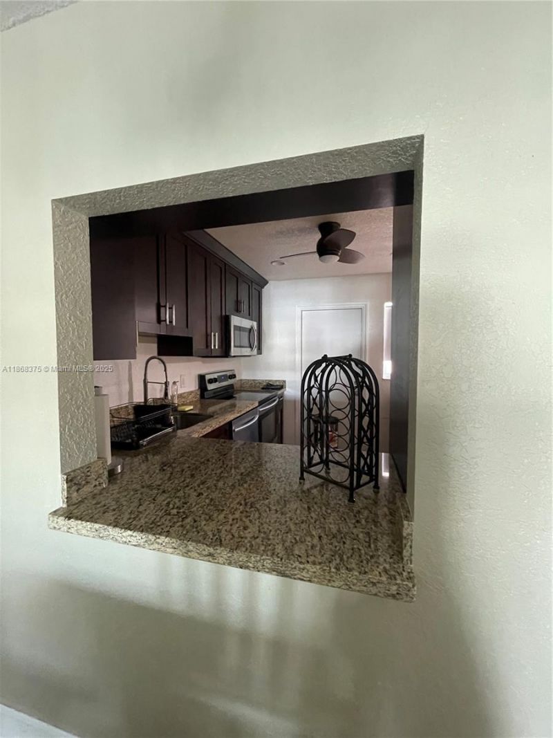 410 SE 2nd St, Unit 422, Hallandale Beach, FL 33009 Photo