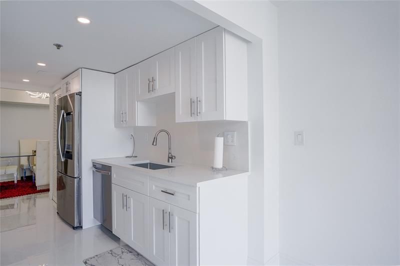 210 174 Street, Unit 1810, Sunny Isles Beach, FL 33160 Photo