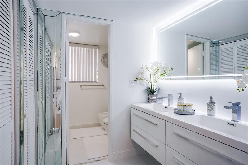 210 174 Street, Unit 1810, Sunny Isles Beach, FL 33160 Photo