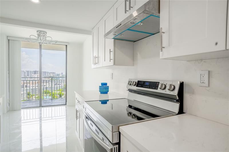 210 174 Street, Unit 1810, Sunny Isles Beach, FL 33160 Photo