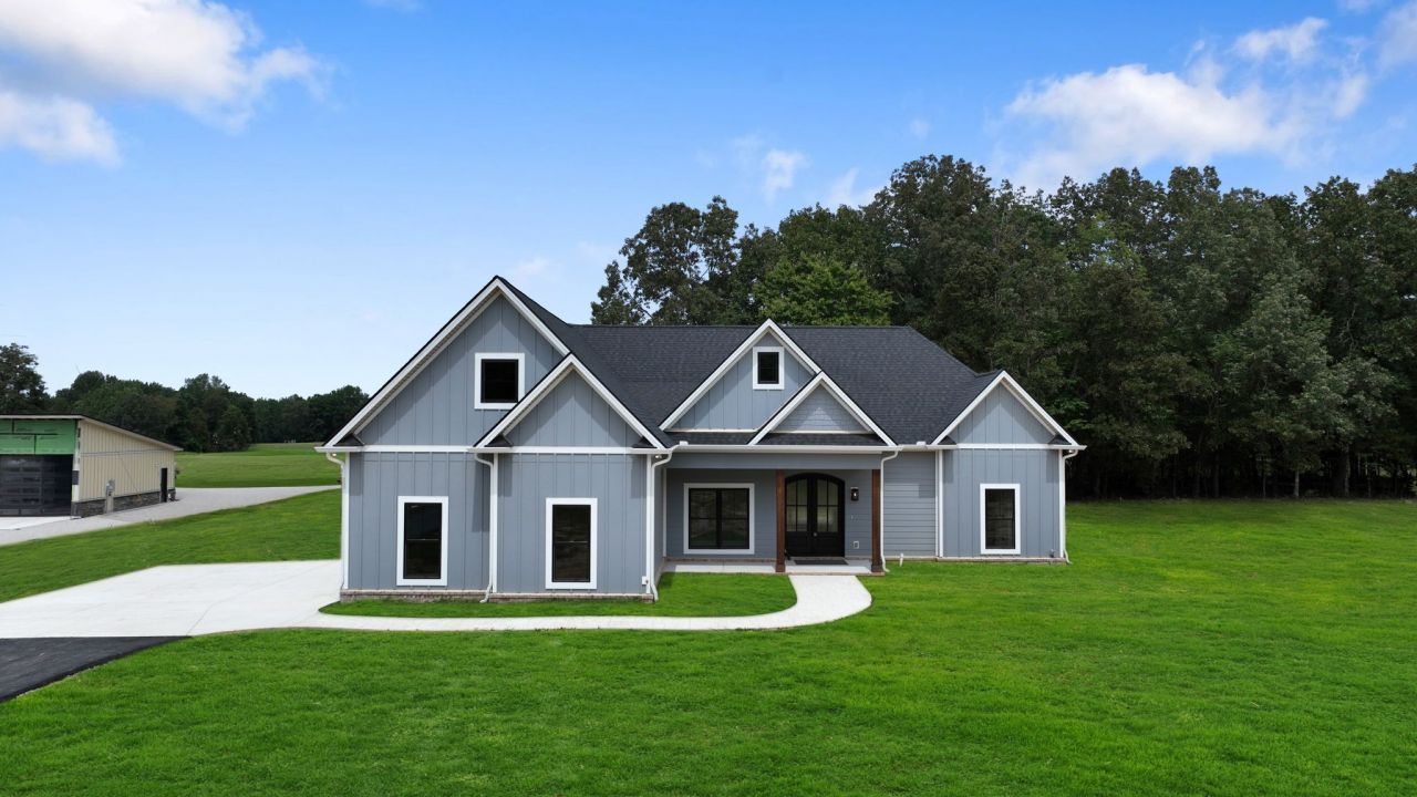 887 Ovoca Lake Rd, Tullahoma, TN 37388 Main Photo