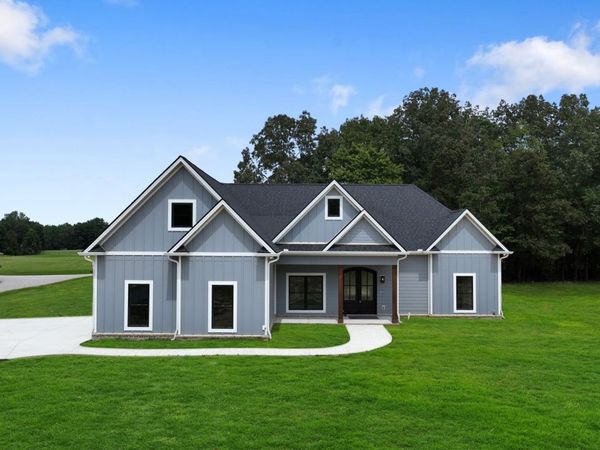 887 Ovoca Lake Rd, Tullahoma, TN 37388