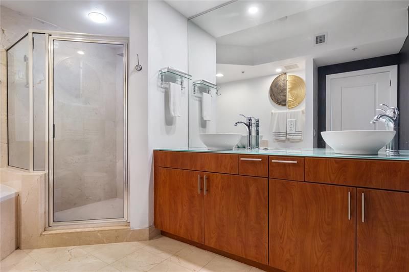 315 NE 3rd Avenue, Unit 1808, Fort Lauderdale, FL 33301 Photo