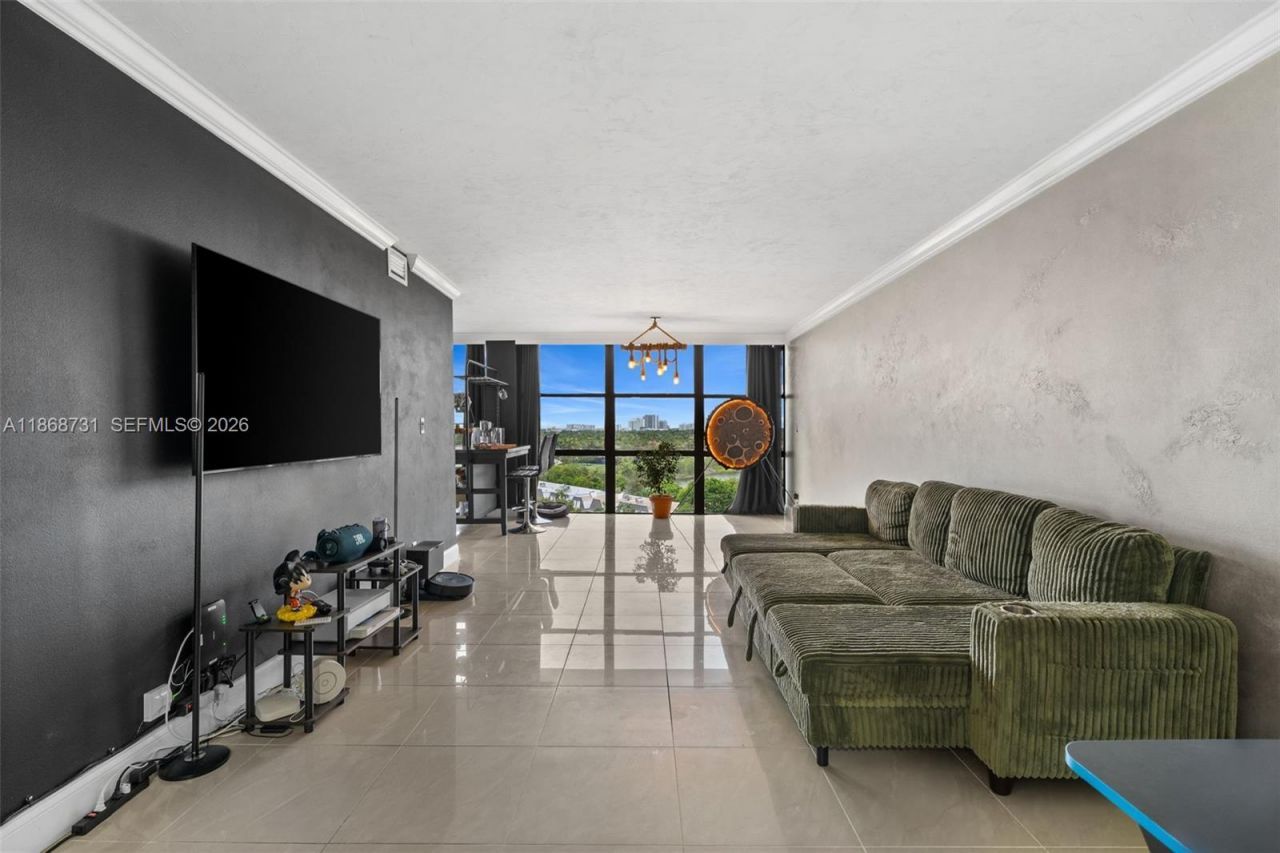 1000 Parkview Dr, Unit 1025, Hallandale Beach, FL 33009 Photo
