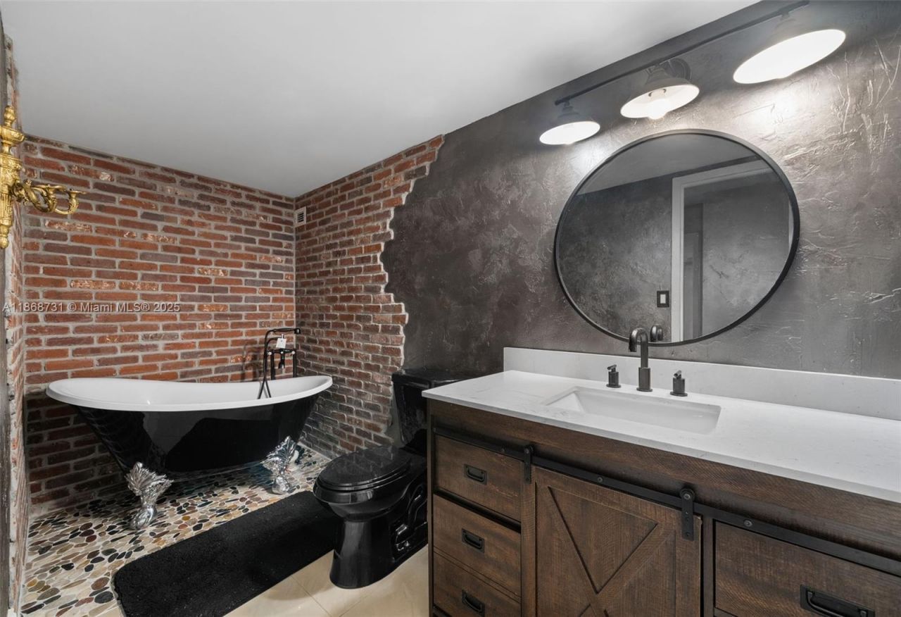 1000 Parkview Dr, Unit 1025, Hallandale Beach, FL 33009 Photo