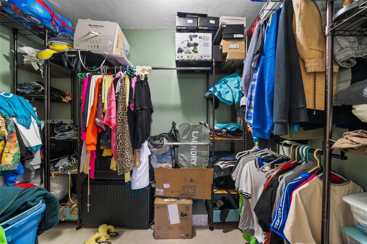 1000 Parkview Dr, Unit 1025, Hallandale Beach, FL 33009 Photo