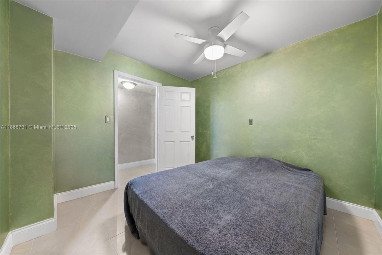 1000 Parkview Dr, Unit 1025, Hallandale Beach, FL 33009 Photo