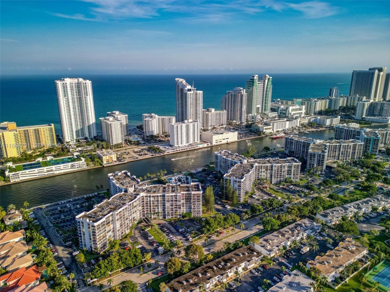 1000 Parkview Dr, Unit 1025, Hallandale Beach, FL 33009 Photo