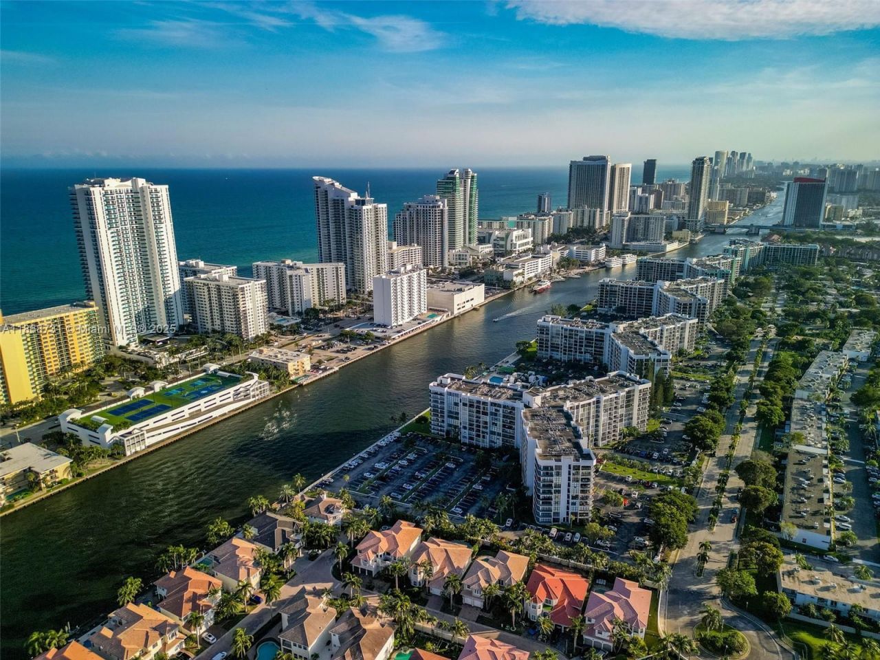 1000 Parkview Dr, Unit 1025, Hallandale Beach, FL 33009 Photo