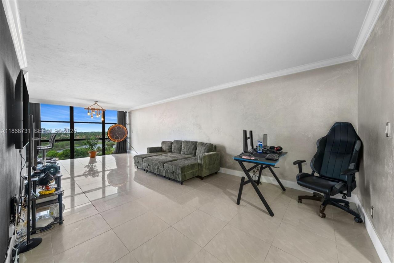 1000 Parkview Dr, Unit 1025, Hallandale Beach, FL 33009 Photo