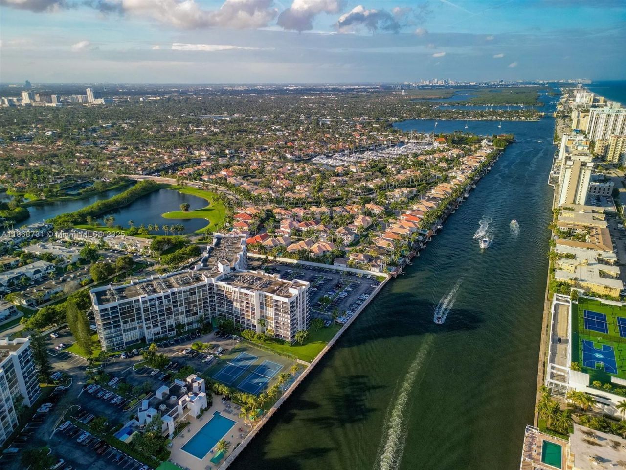 1000 Parkview Dr, Unit 1025, Hallandale Beach, FL 33009 Photo