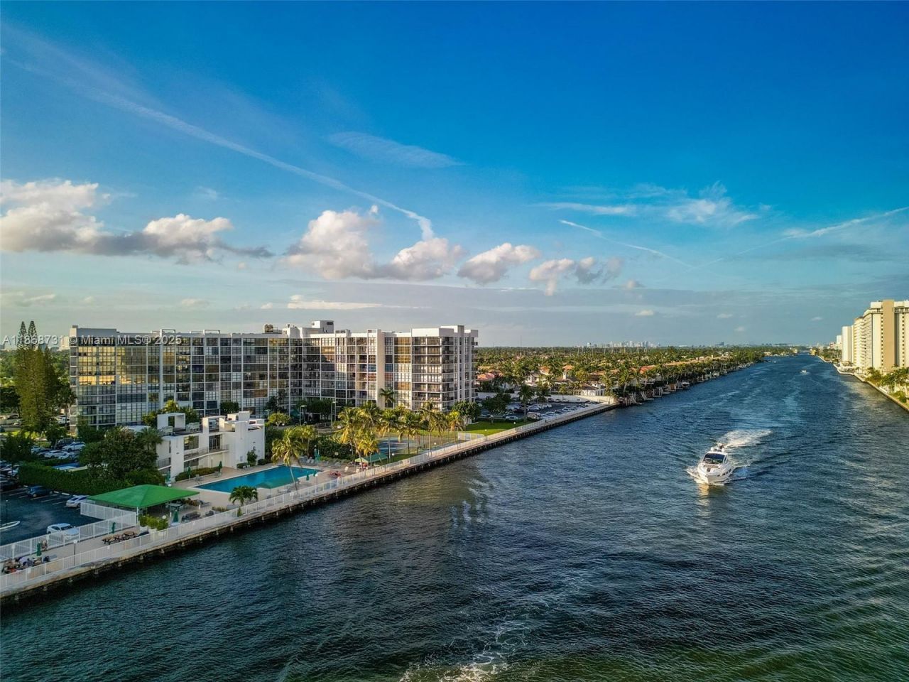 1000 Parkview Dr, Unit 1025, Hallandale Beach, FL 33009 Photo