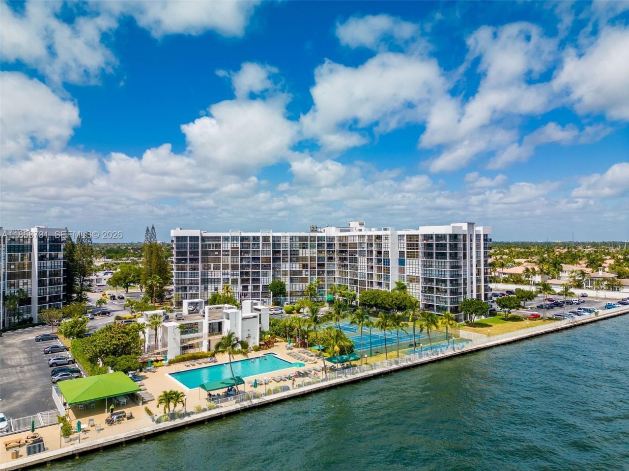 1000 Parkview Dr, Unit 1025, Hallandale Beach, FL 33009 Photo
