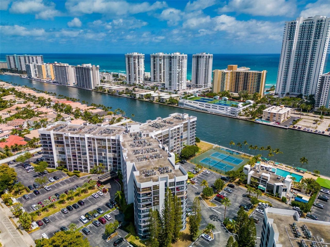 1000 Parkview Dr, Unit 1025, Hallandale Beach, FL 33009 Photo