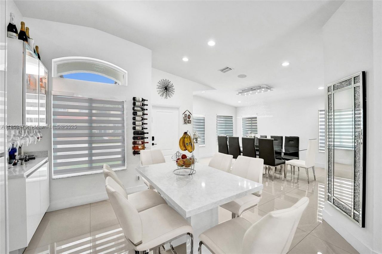 1636 SW 108th Ter, Davie, FL 33324 Photo