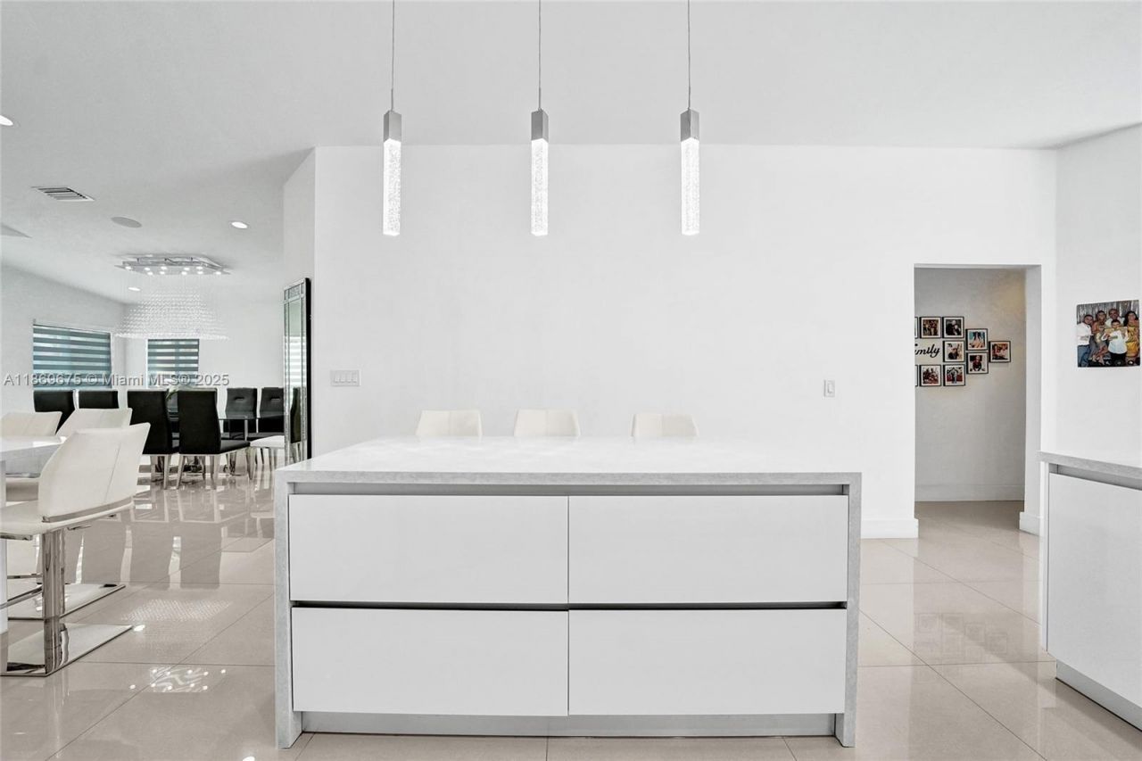 1636 SW 108th Ter, Davie, FL 33324 Photo