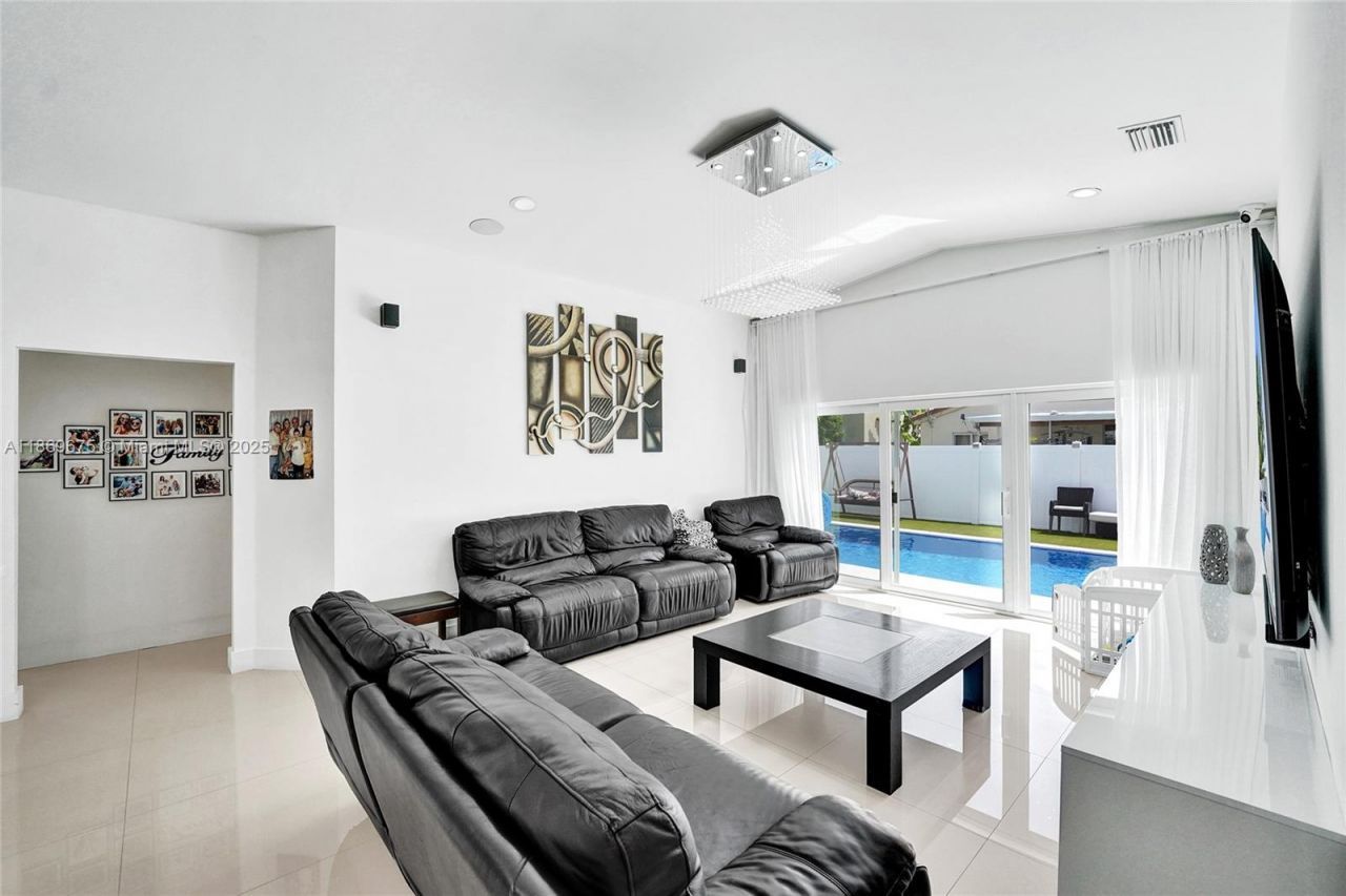 1636 SW 108th Ter, Davie, FL 33324 Photo