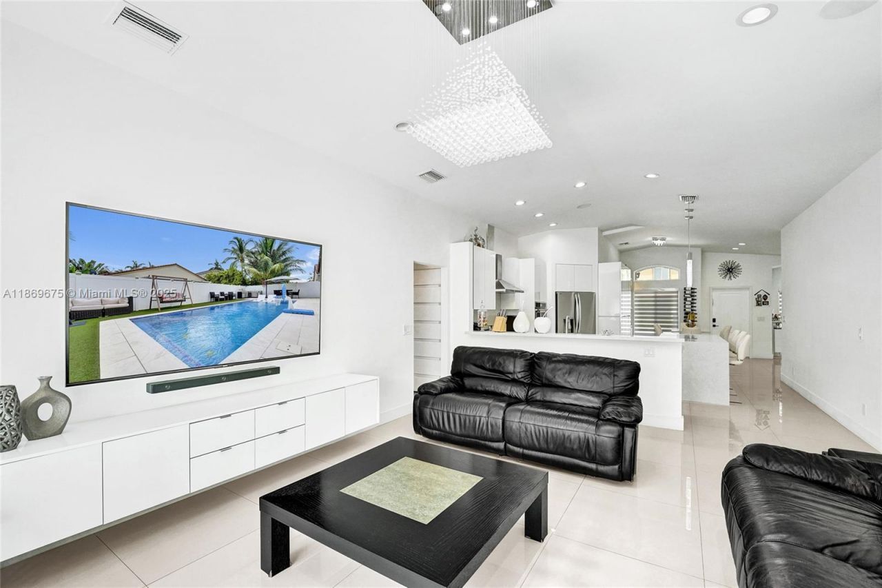 1636 SW 108th Ter, Davie, FL 33324 Photo