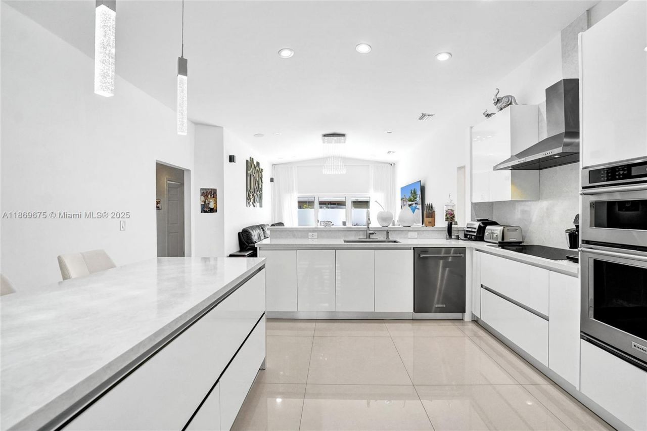 1636 SW 108th Ter, Davie, FL 33324 Photo